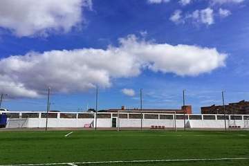 Obras de reforma en el campo municipal de La Herradura (Foto TA)